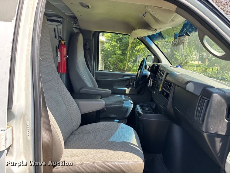 image for item EE3947 2010 Chevrolet Express 1500 van