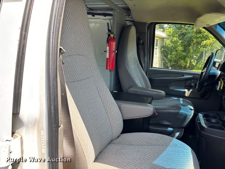 image for item EE3947 2010 Chevrolet Express 1500 van