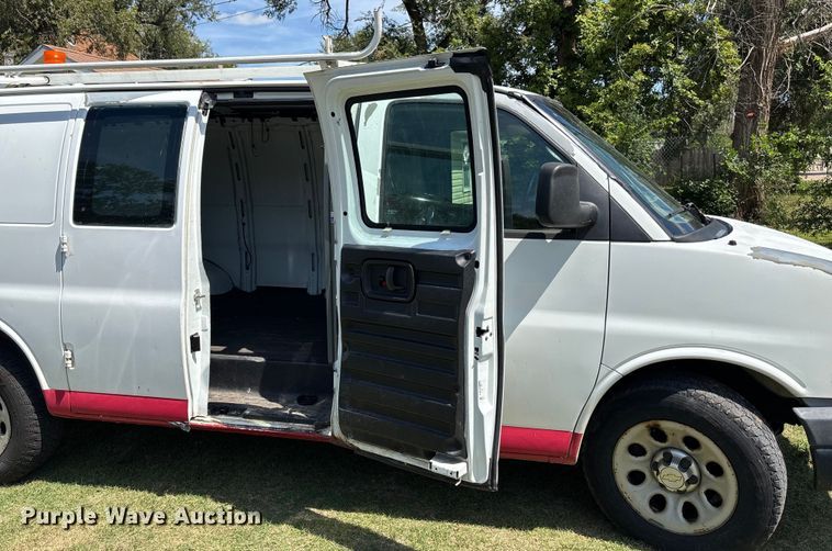 image for item EE3947 2010 Chevrolet Express 1500 van