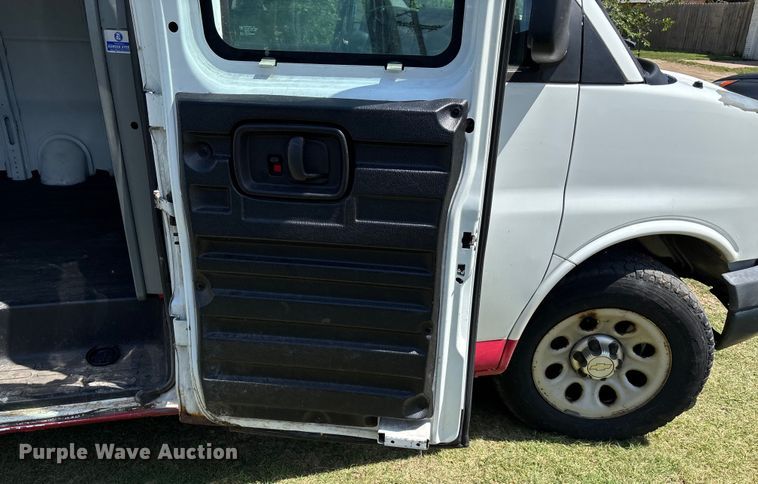 image for item EE3947 2010 Chevrolet Express 1500 van