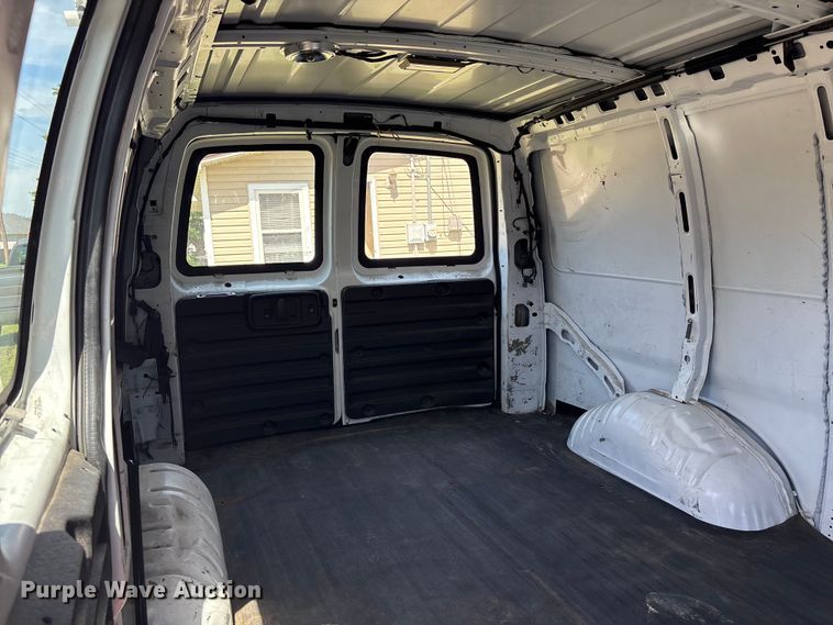 image for item EE3947 2010 Chevrolet Express 1500 van