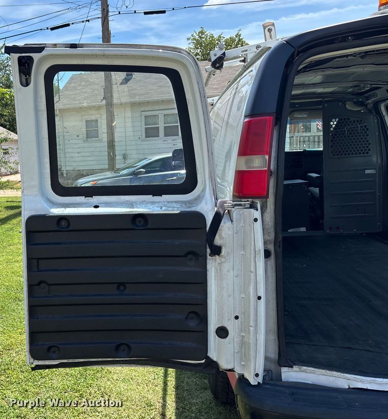 image for item EE3947 2010 Chevrolet Express 1500 van