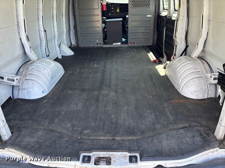 image for item EE3947 2010 Chevrolet Express 1500 van