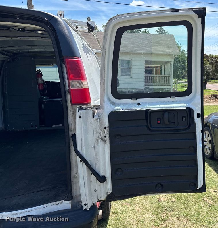 image for item EE3947 2010 Chevrolet Express 1500 van