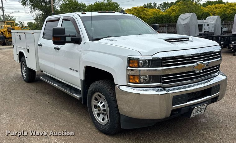 image for item EF2032 2018 Chevrolet Silverado 3500HD Crew Cab utility bed pickup truck