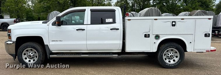 image for item EF2032 2018 Chevrolet Silverado 3500HD Crew Cab utility bed pickup truck