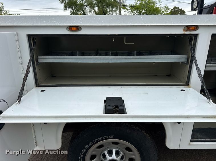 image for item EF2032 2018 Chevrolet Silverado 3500HD Crew Cab utility bed pickup truck