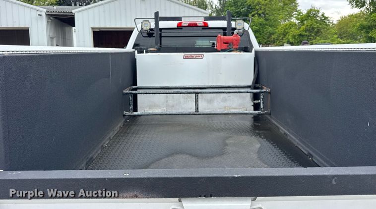 image for item EF2032 2018 Chevrolet Silverado 3500HD Crew Cab utility bed pickup truck