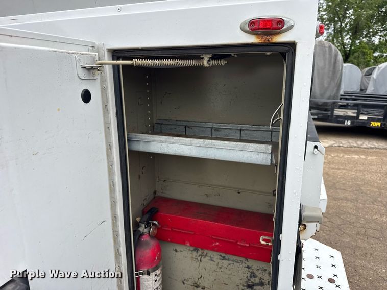 image for item EF2032 2018 Chevrolet Silverado 3500HD Crew Cab utility bed pickup truck