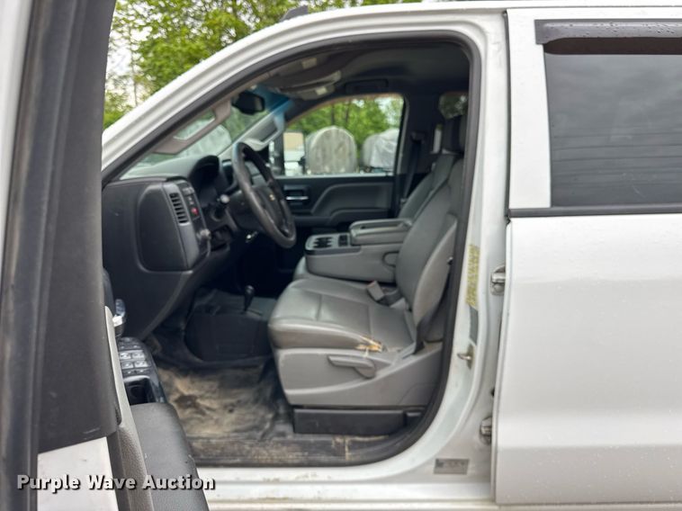 image for item EF2032 2018 Chevrolet Silverado 3500HD Crew Cab utility bed pickup truck