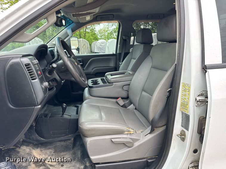 image for item EF2032 2018 Chevrolet Silverado 3500HD Crew Cab utility bed pickup truck