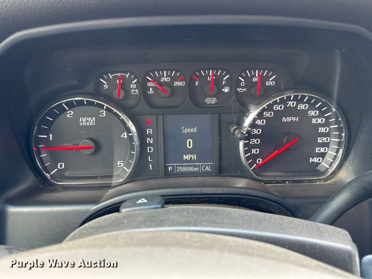 image for item EF2032 2018 Chevrolet Silverado 3500HD Crew Cab utility bed pickup truck