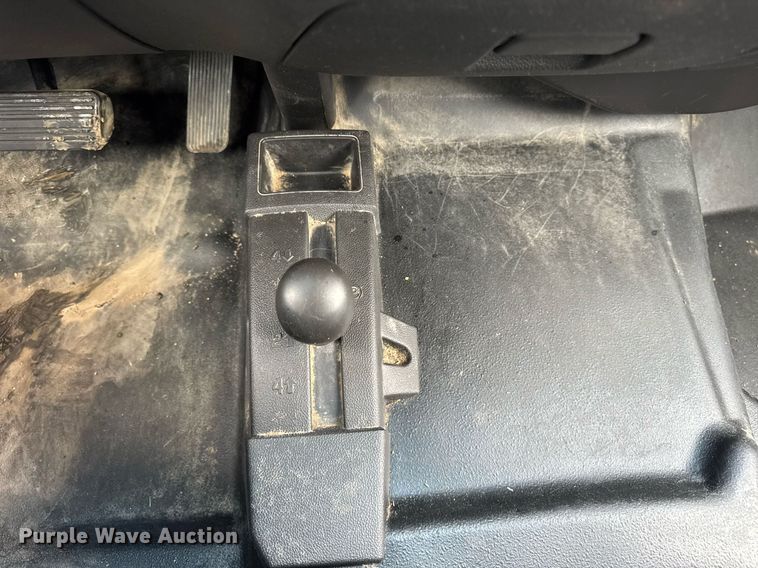 image for item EF2032 2018 Chevrolet Silverado 3500HD Crew Cab utility bed pickup truck