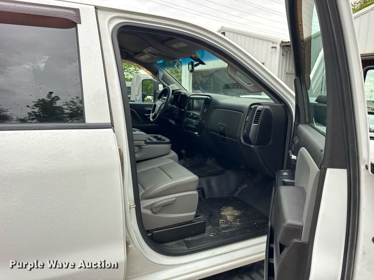 image for item EF2032 2018 Chevrolet Silverado 3500HD Crew Cab utility bed pickup truck