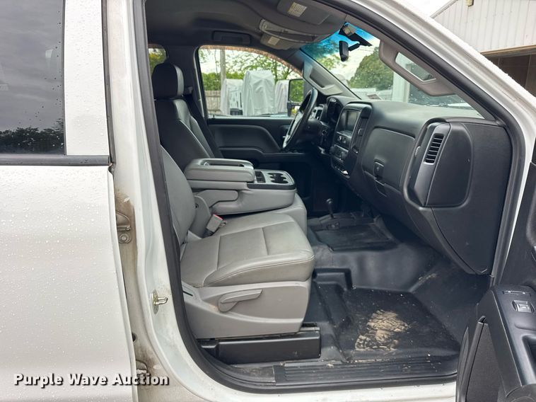 image for item EF2032 2018 Chevrolet Silverado 3500HD Crew Cab utility bed pickup truck