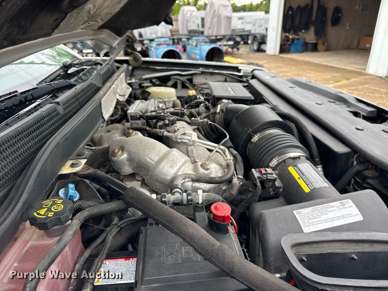 image for item EF2032 2018 Chevrolet Silverado 3500HD Crew Cab utility bed pickup truck