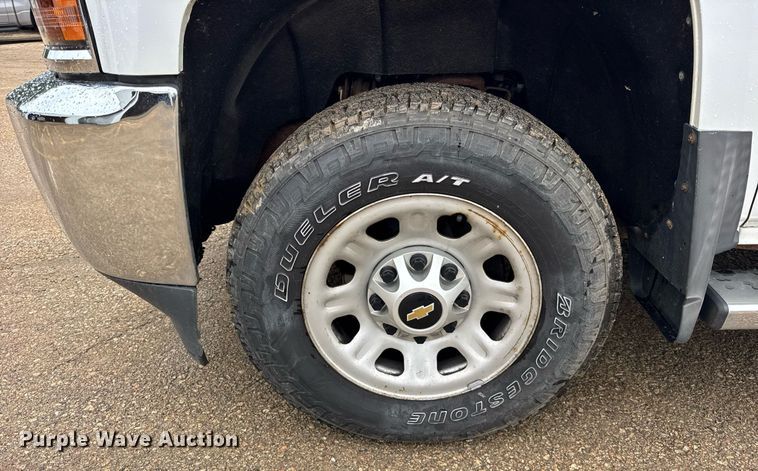 image for item EF2032 2018 Chevrolet Silverado 3500HD Crew Cab utility bed pickup truck