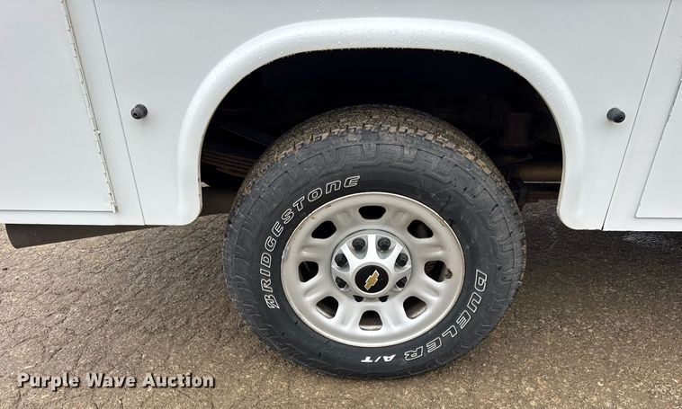 image for item EF2032 2018 Chevrolet Silverado 3500HD Crew Cab utility bed pickup truck