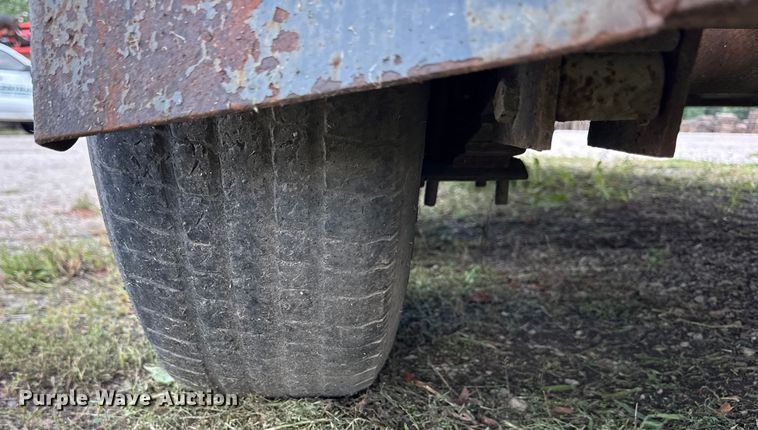 image for item EF2153 2000 B-B equipment trailer