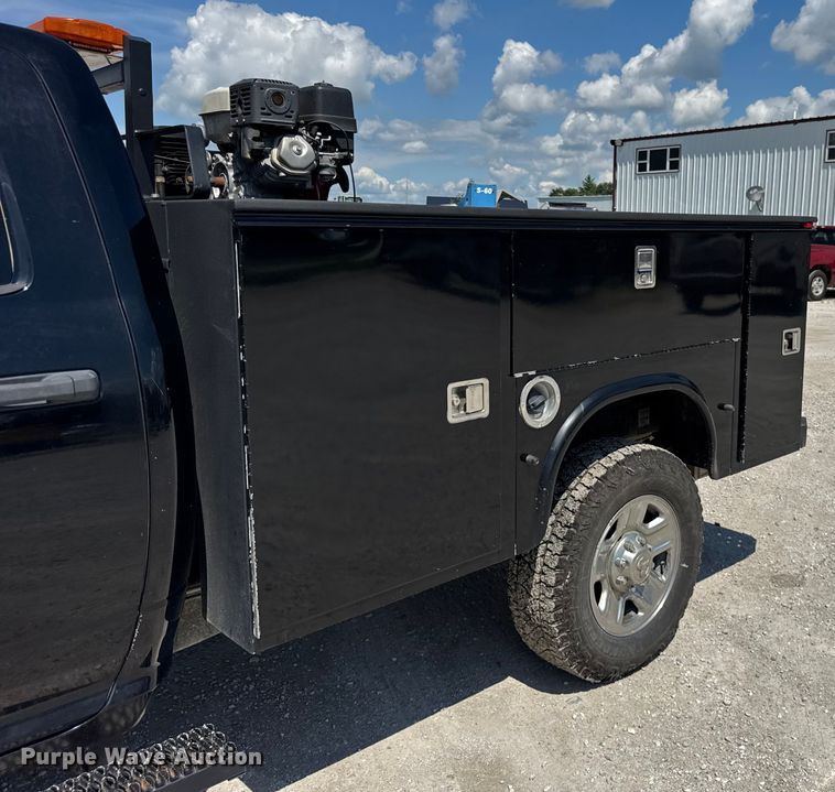 image for item EF2162 2013 Dodge Ram 3500 Crew Cab utility bed pickup truck