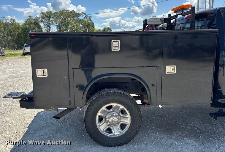 image for item EF2162 2013 Dodge Ram 3500 Crew Cab utility bed pickup truck