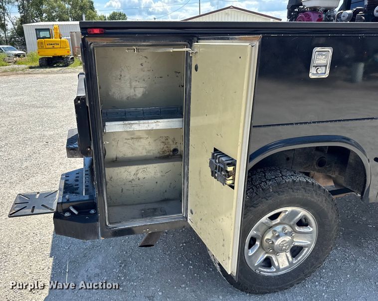 image for item EF2162 2013 Dodge Ram 3500 Crew Cab utility bed pickup truck