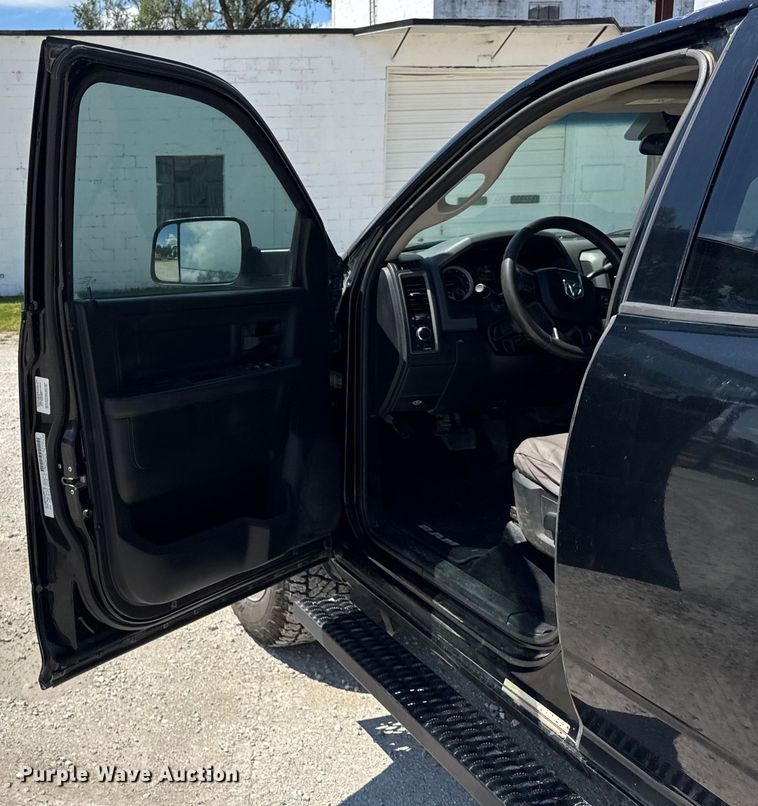 image for item EF2162 2013 Dodge Ram 3500 Crew Cab utility bed pickup truck