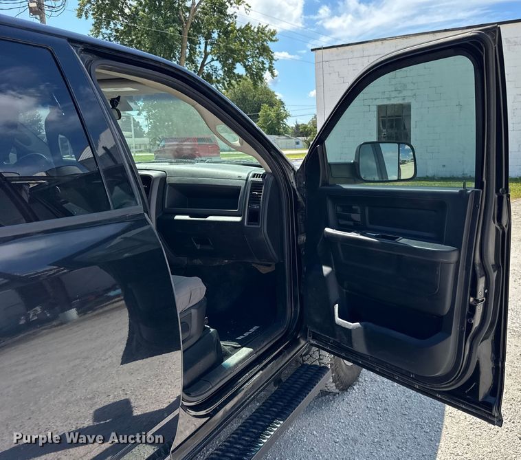 image for item EF2162 2013 Dodge Ram 3500 Crew Cab utility bed pickup truck