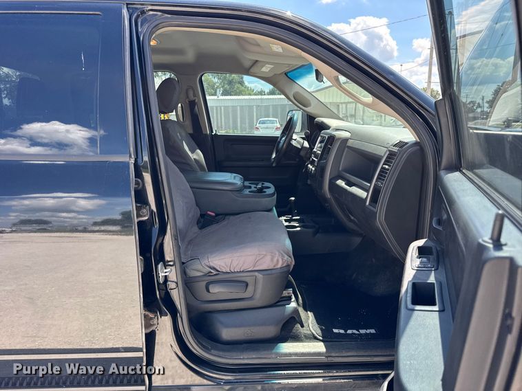 image for item EF2162 2013 Dodge Ram 3500 Crew Cab utility bed pickup truck