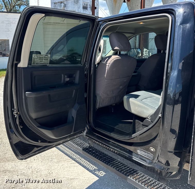 image for item EF2162 2013 Dodge Ram 3500 Crew Cab utility bed pickup truck
