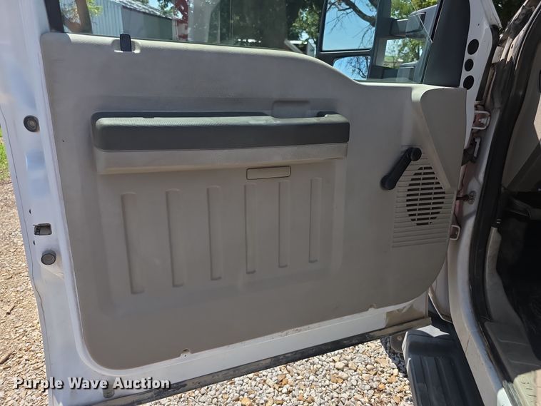 image for item EF3745 2008 Ford F550 XL Super Duty truck cab and chassis