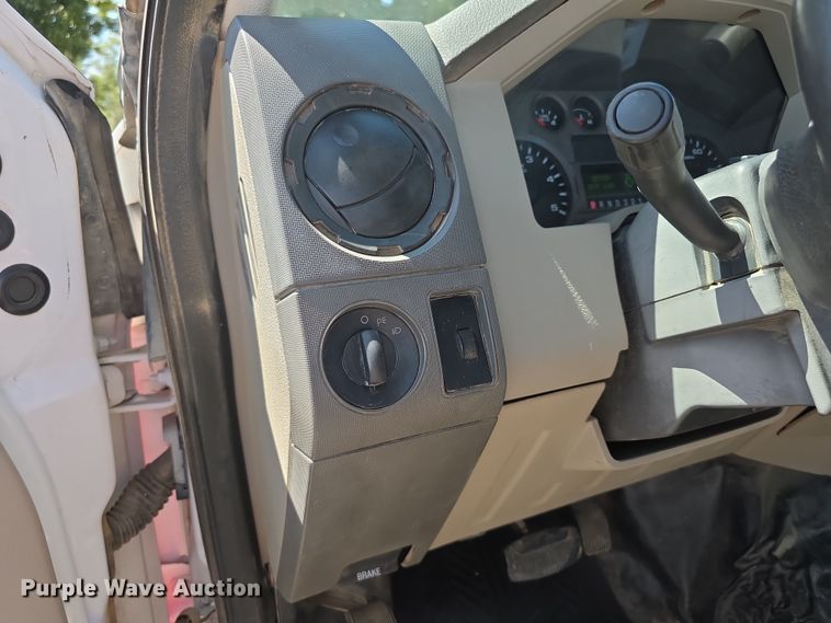 image for item EF3745 2008 Ford F550 XL Super Duty truck cab and chassis