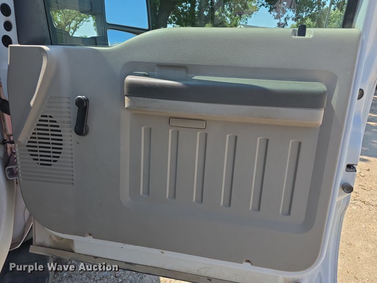 image for item EF3745 2008 Ford F550 XL Super Duty truck cab and chassis