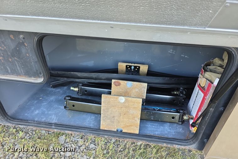 image for item EF3753 2007 Ford Allegro RV