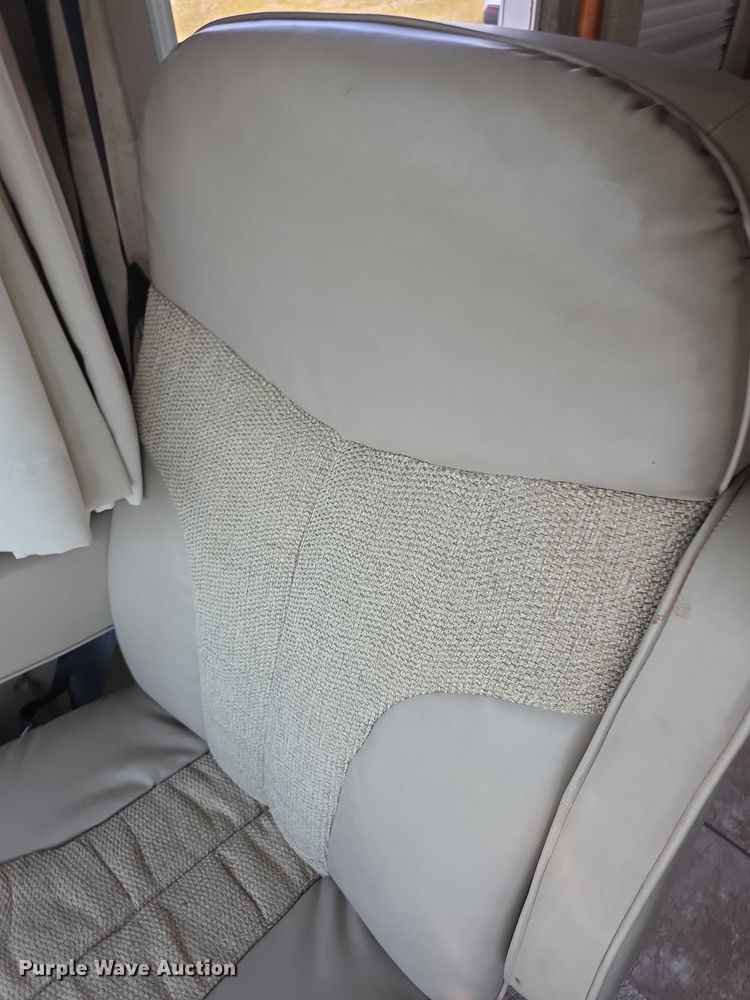 image for item EF3753 2007 Ford Allegro RV