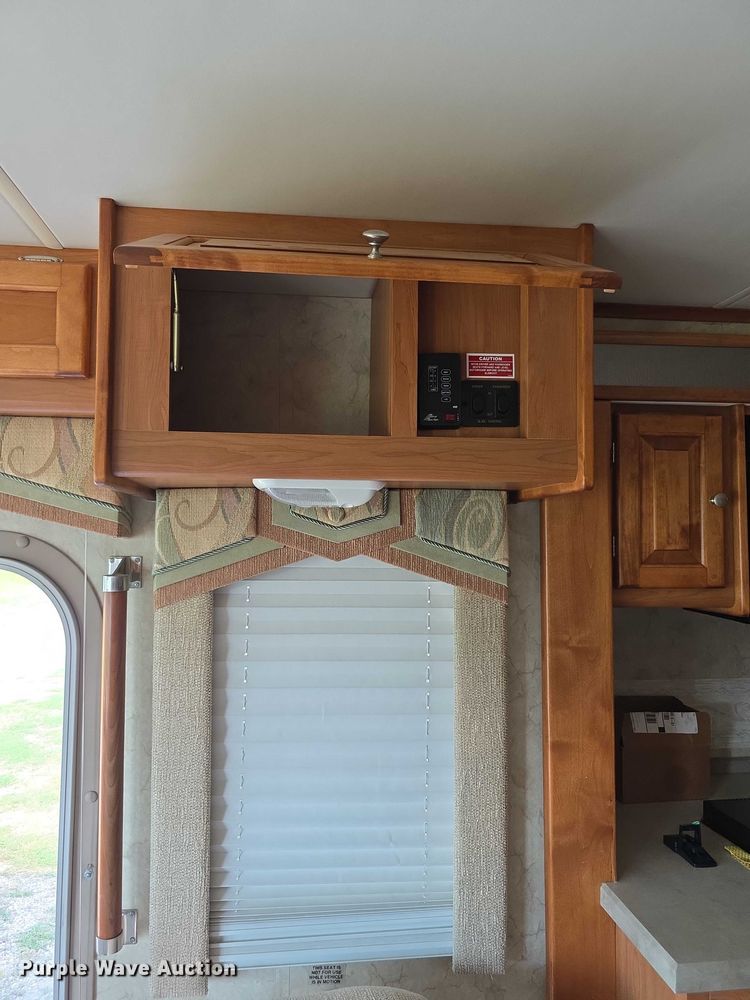 image for item EF3753 2007 Ford Allegro RV