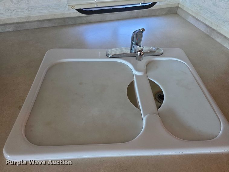 image for item EF3753 2007 Ford Allegro RV