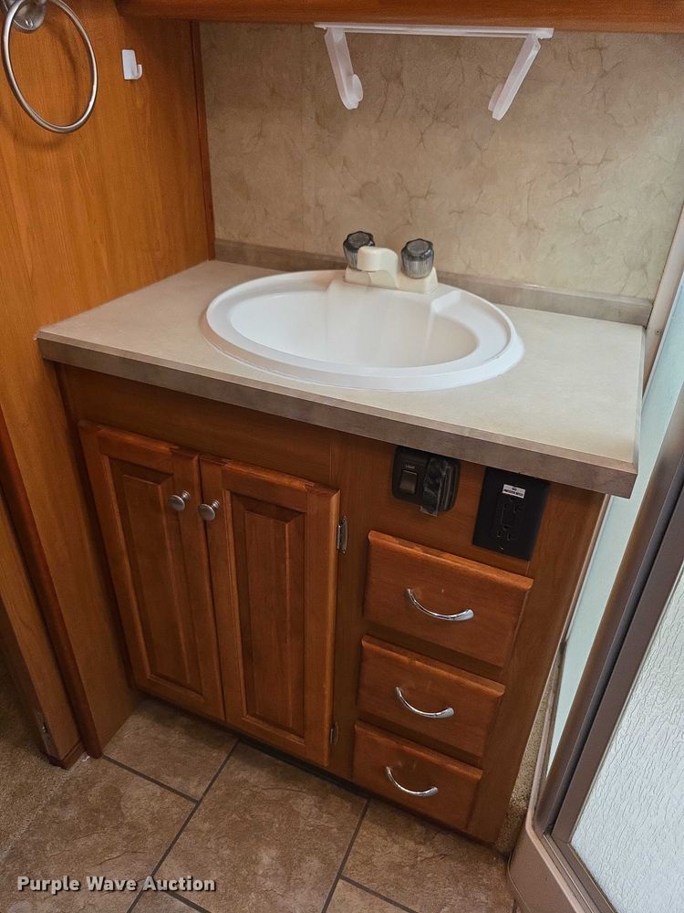 image for item EF3753 2007 Ford Allegro RV