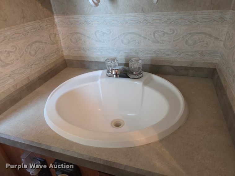 image for item EF3753 2007 Ford Allegro RV