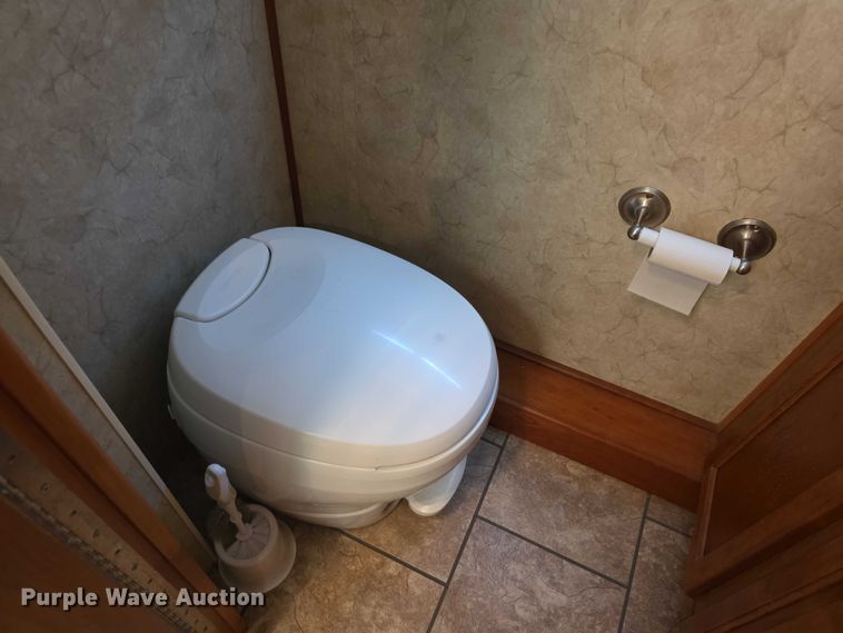 image for item EF3753 2007 Ford Allegro RV