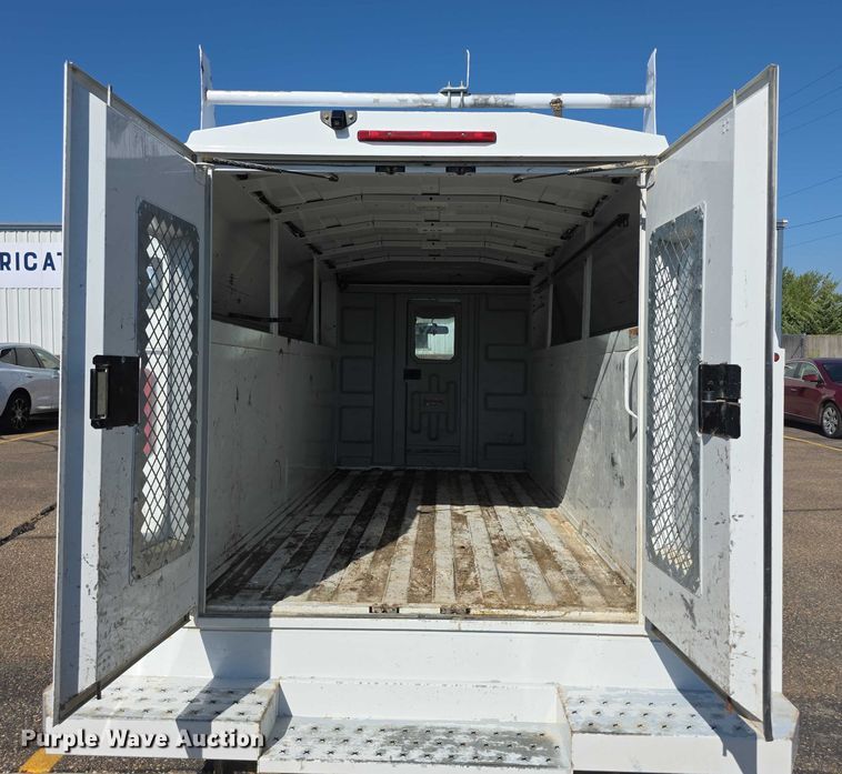 image for item EF3766 2018 GMC Savana utility van