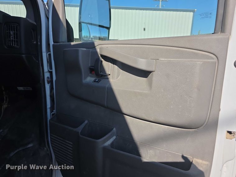 image for item EF3766 2018 GMC Savana utility van