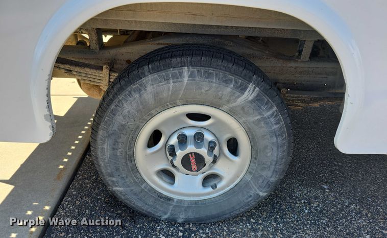 image for item EF3766 2018 GMC Savana utility van