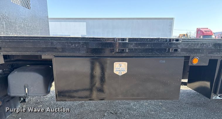 image for item EG5731 2013 Freightliner Business Class M2 Crew Cab flatbed truck