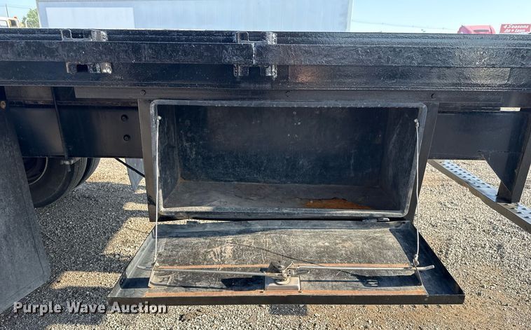 image for item EG5731 2013 Freightliner Business Class M2 Crew Cab flatbed truck