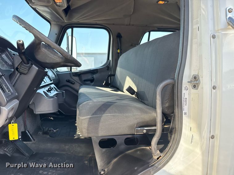 image for item EG5731 2013 Freightliner Business Class M2 Crew Cab flatbed truck