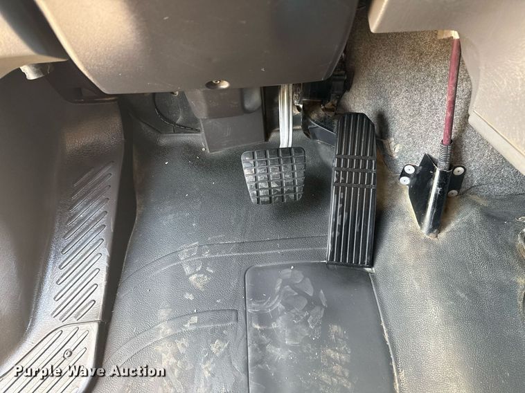 image for item EG5731 2013 Freightliner Business Class M2 Crew Cab flatbed truck