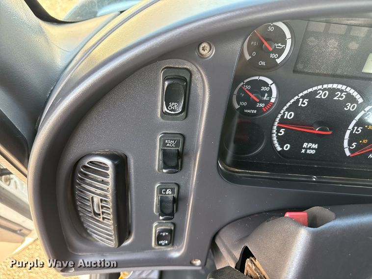 image for item EG5731 2013 Freightliner Business Class M2 Crew Cab flatbed truck