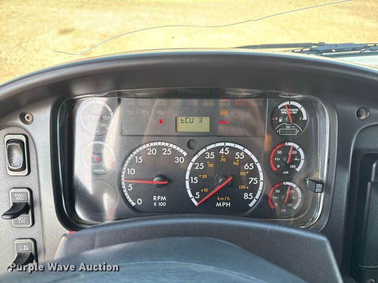 image for item EG5731 2013 Freightliner Business Class M2 Crew Cab flatbed truck