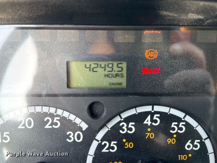 image for item EG5731 2013 Freightliner Business Class M2 Crew Cab flatbed truck